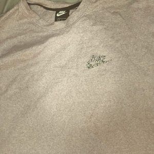 Gray Nike Essential t-shirt